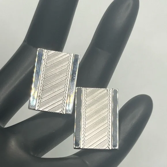 Shields Fifth Avenue boxed NEW silver tone rectangle cuff links line design